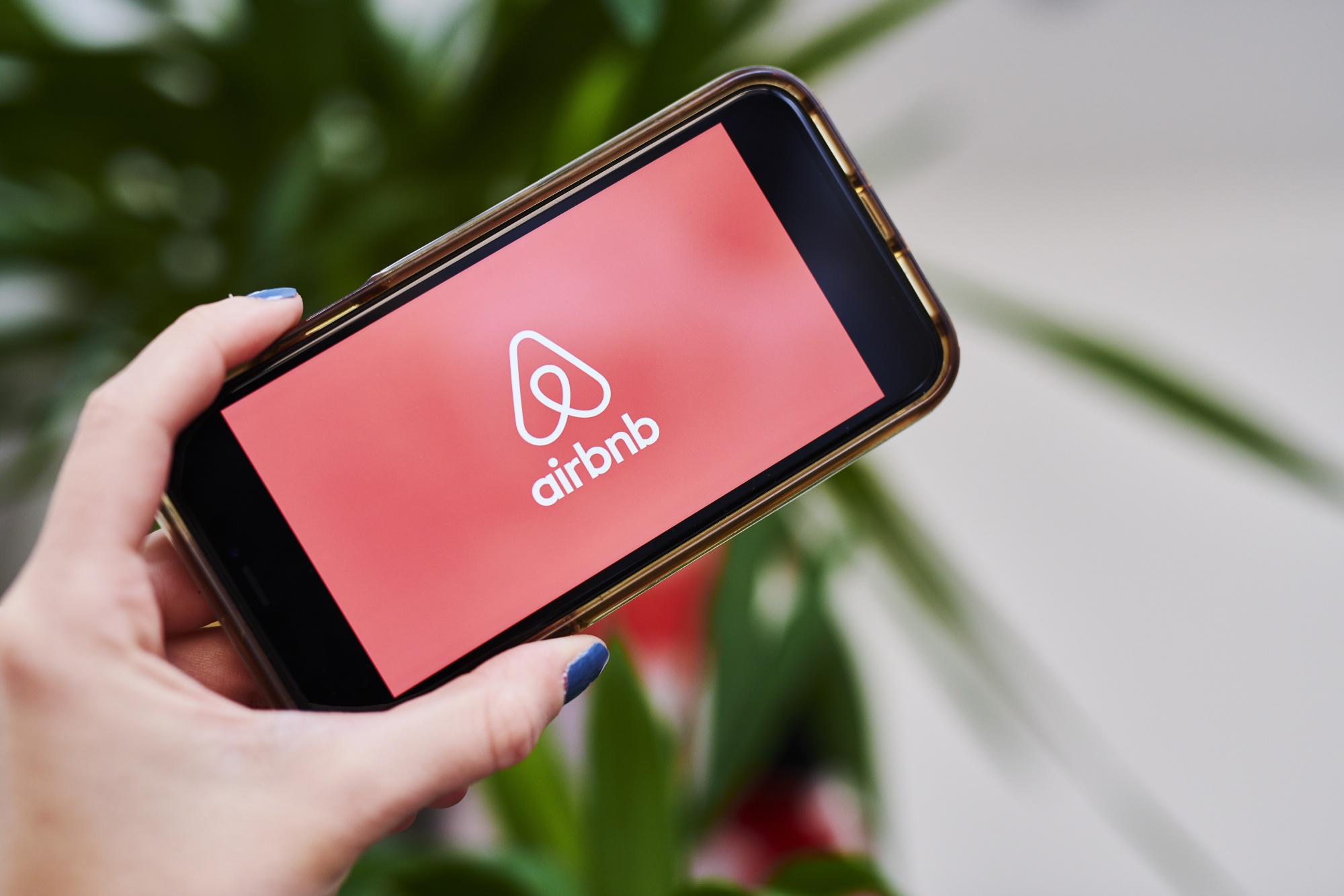 Airbnb introduces a new app for iPhone