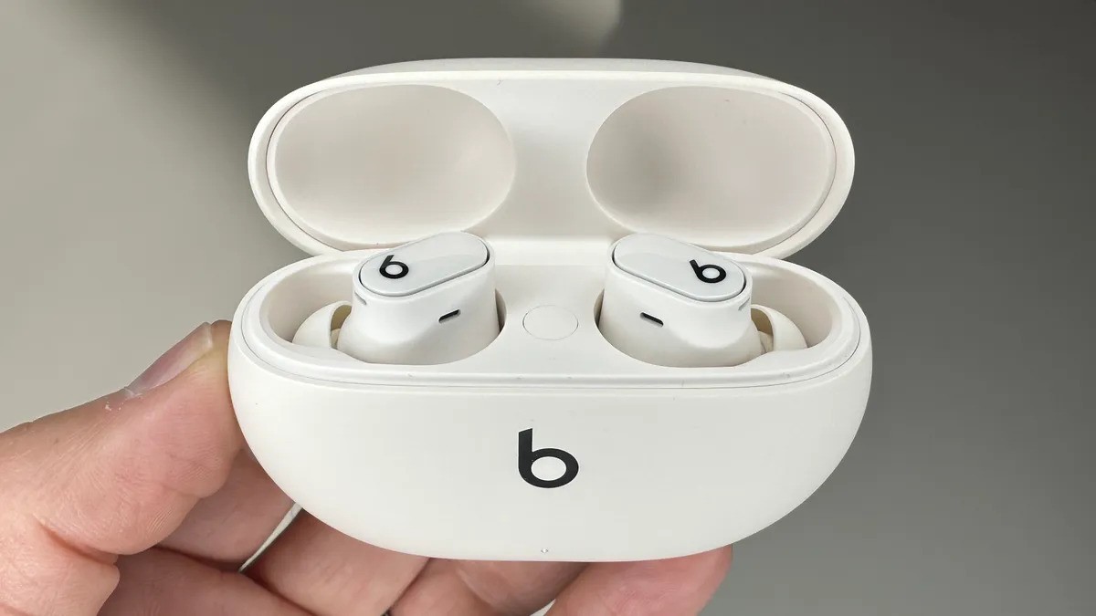 Beats Studio Buds Plus in white